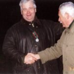 2004-082 K.Purski otrzymuje Srebrny Medal Zasługi Łowieckiej