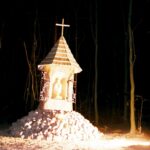 2005-156 w nocnej scenerii